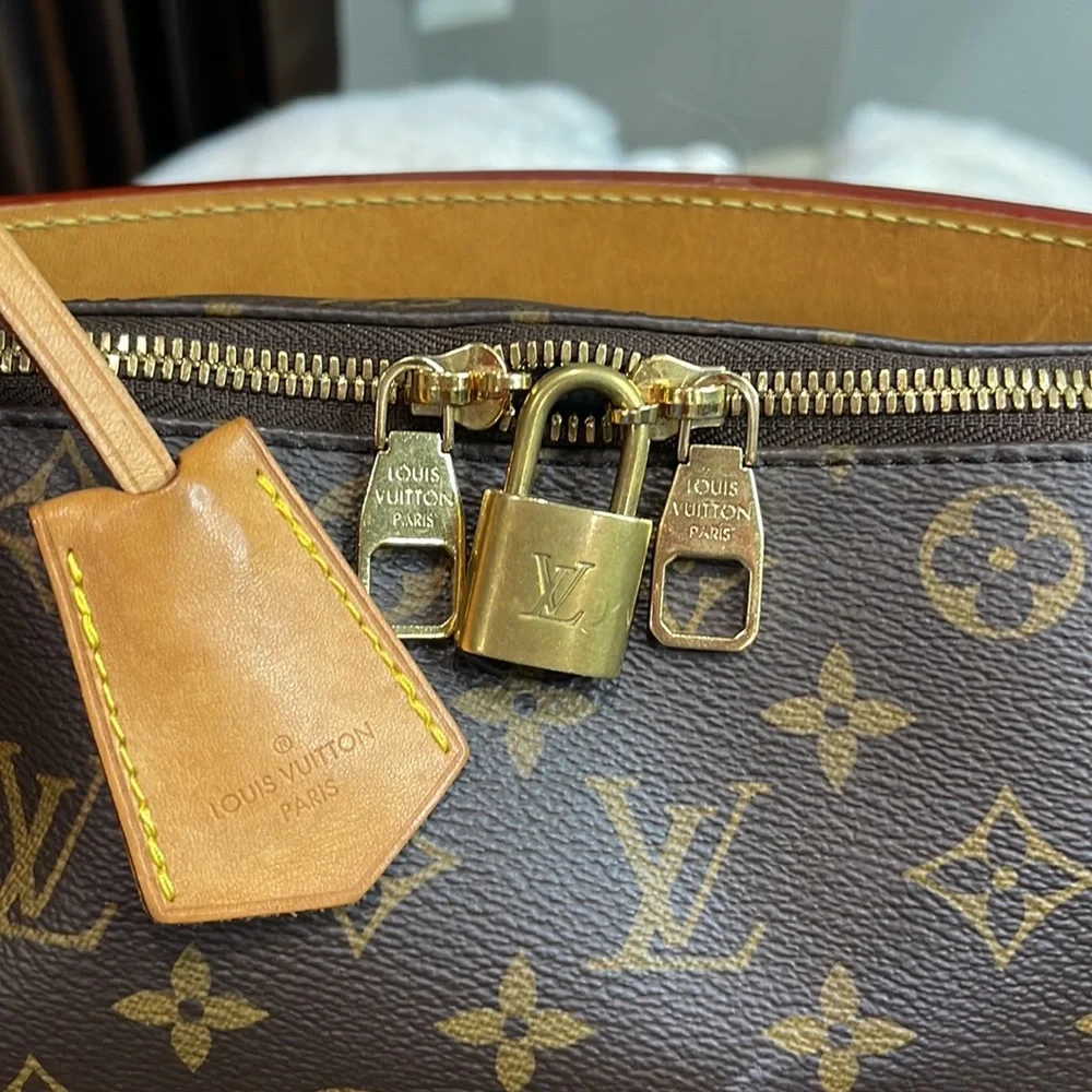 ❌SOLD❌Louis Vuitton Berri MM Bag - Picture 15 of 17